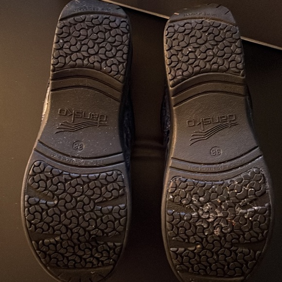 Dansko Paisley Patent shoes! Perfect match for blue scrubs. - Picture 5 of 5